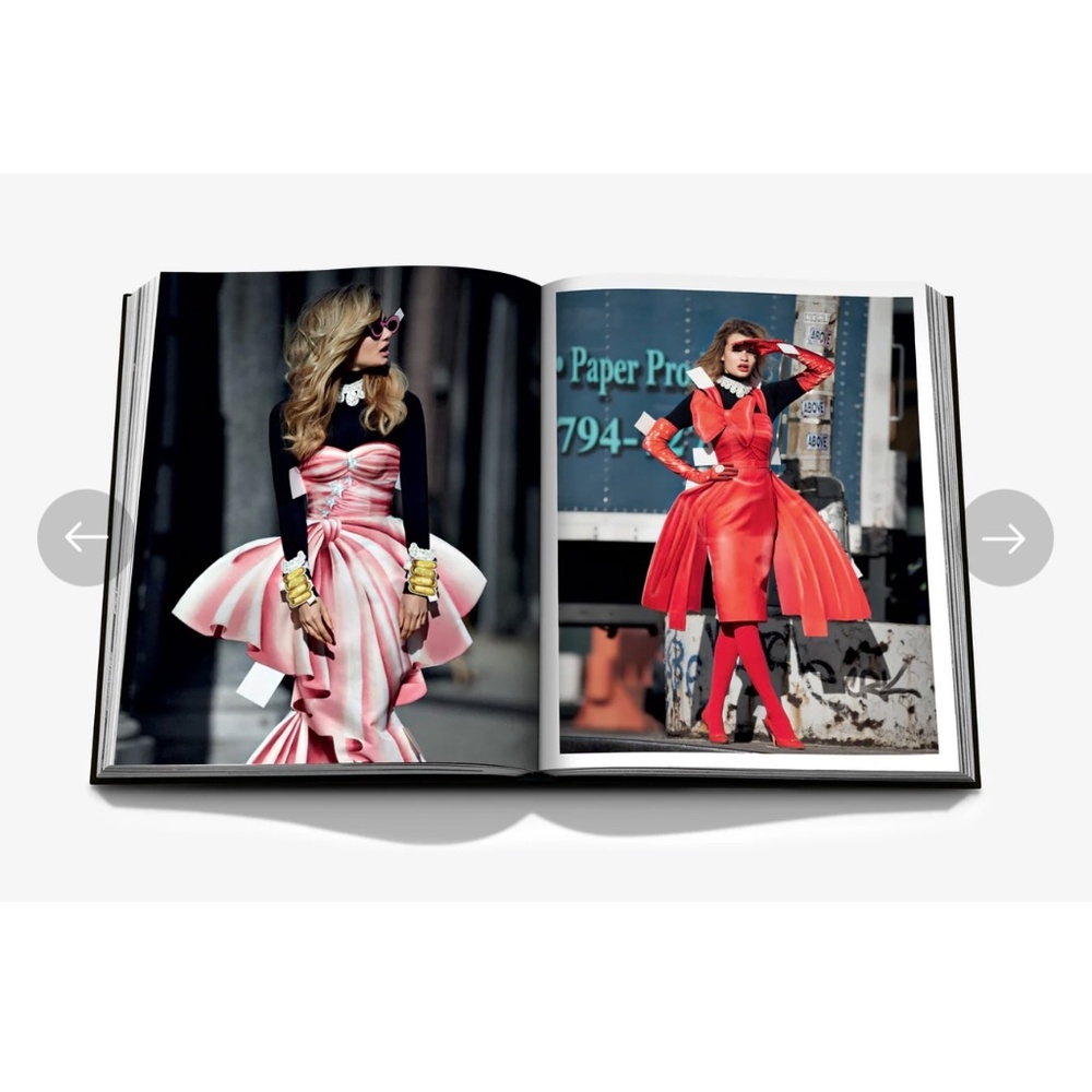 Moschino Book - Picture 6 of 8